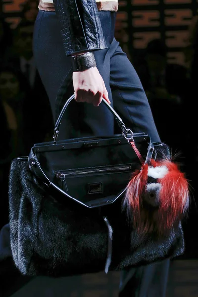 Look 25